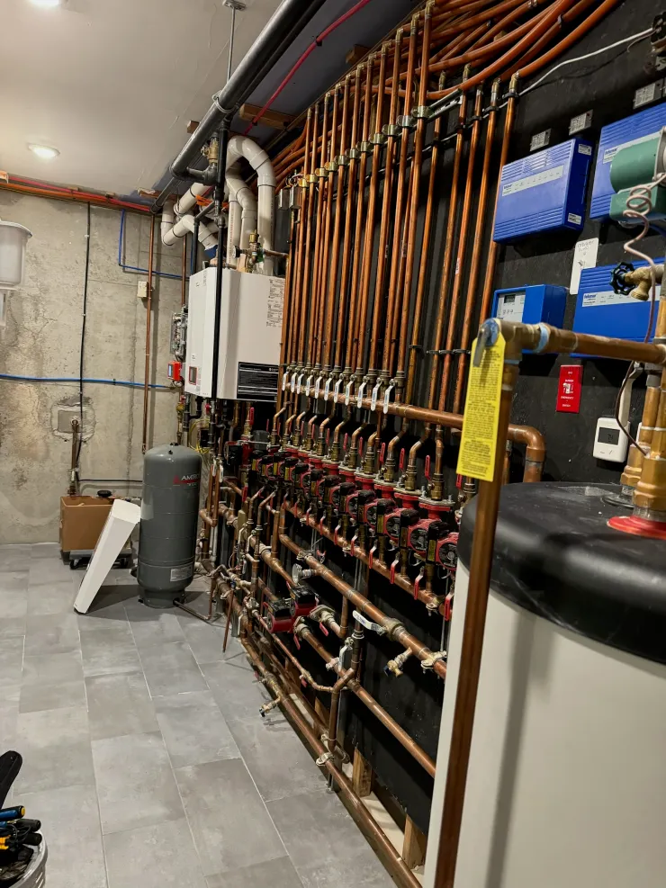 Complex hydronic radiant heating manifold system